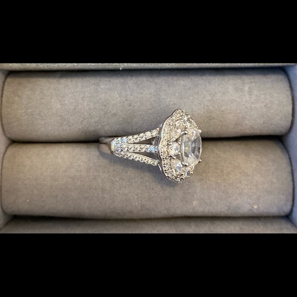 QVC RING - Picture 2 of 2